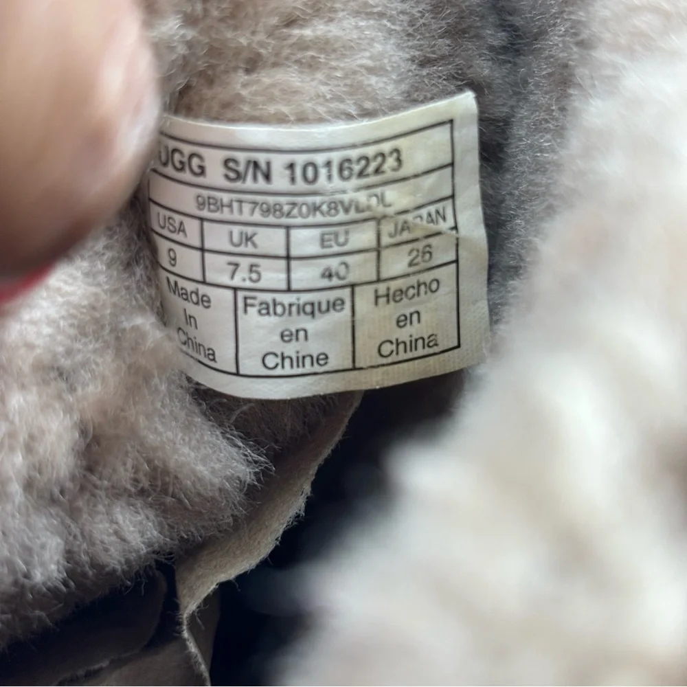 UGG Pull up Chestnut Shearling Winter Boots size 9